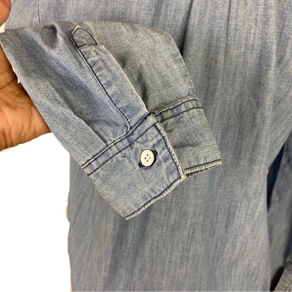 Old Navy Classic chambray medium wash women’s button down shirt Size S - Picture 6 of 15